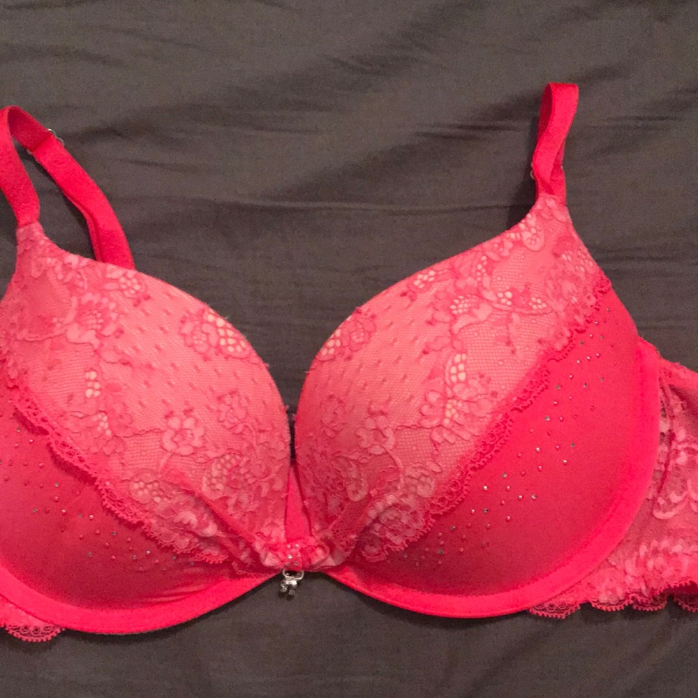 Never been used Victoria’s Secret lace bra
